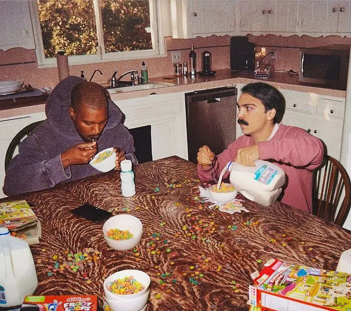 This Guy Won't Stop Photoshopping Himself Into The Kardashian-Jenner Family's Photos And It Makes Them 10 Times Better (26 New Pics)