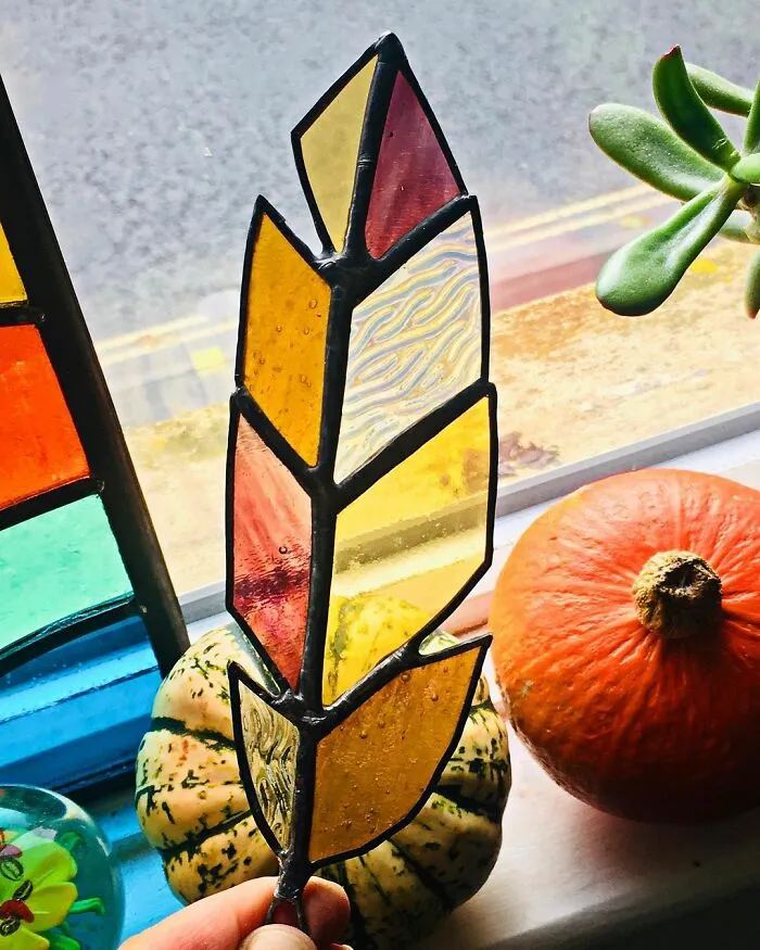 I Worked At A Glass Shop For Two Years And After I Lost My Job During The Pandemic, I Started Making Colorful Art From Stained Glass (43 Pics)