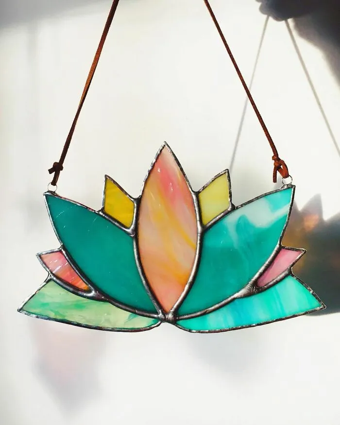 I Worked At A Glass Shop For Two Years And After I Lost My Job During The Pandemic, I Started Making Colorful Art From Stained Glass (43 Pics)