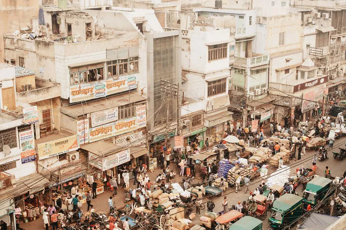 Photographer Captures The Daily Life Of People In India (35 Pics)