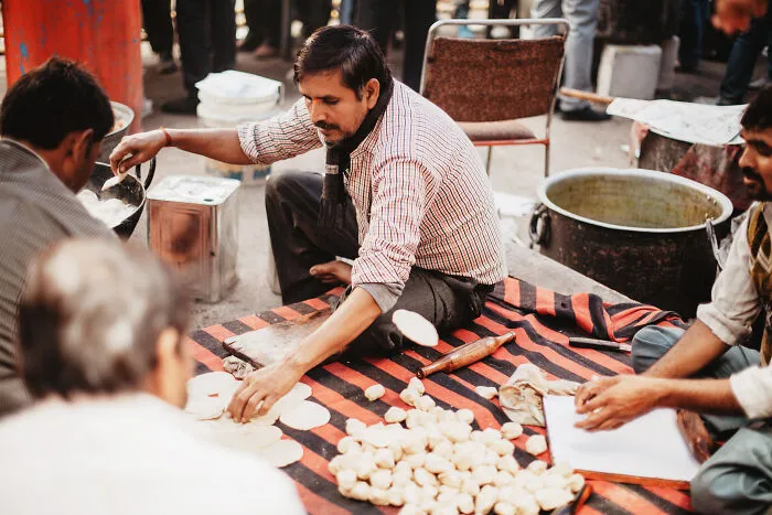 Photographer Captures The Daily Life Of People In India (35 Pics)