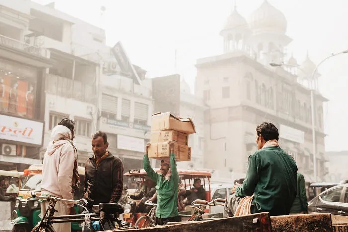 Photographer Captures The Daily Life Of People In India (35 Pics)