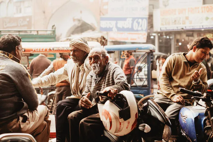 Photographer Captures The Daily Life Of People In India (35 Pics)