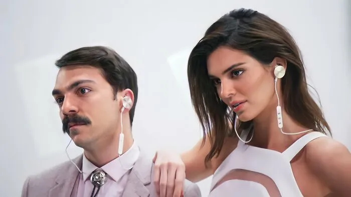 This Guy Won't Stop Photoshopping Himself Into The Kardashian-Jenner Family's Photos And It Makes Them 10 Times Better (26 New Pics)