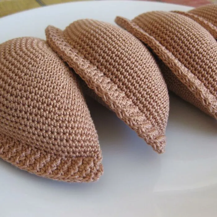 Woman Makes Crochet Dough Dishes That Are Simply "Delicious"