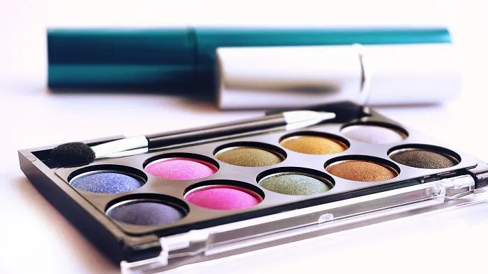 23 Times Women Were Told They Must Wear Makeup For The Job