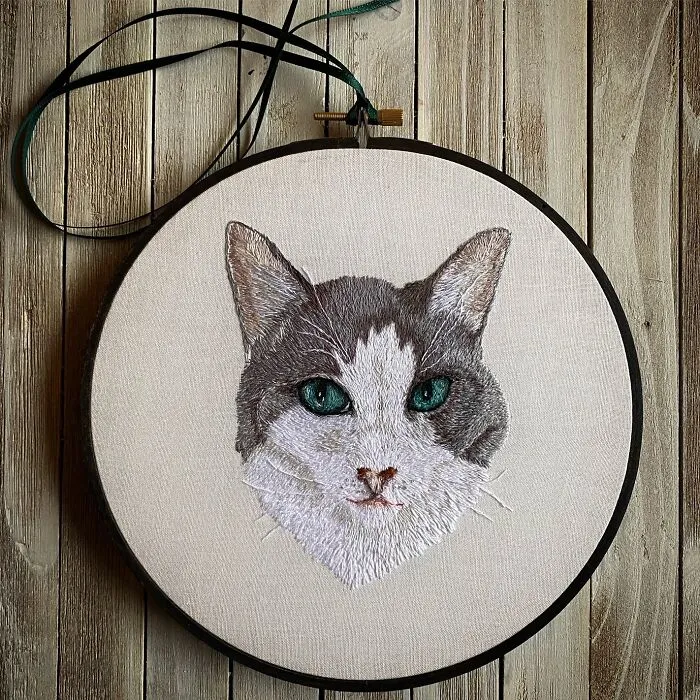 I Spent Hundreds Of Hours Embroidering Realistic Animals With Elements Of Bling (14 New Pics)