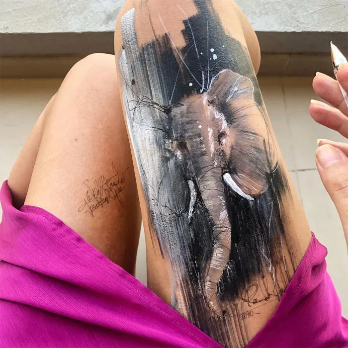 Esta artista usa sus propios muslos como un lienzo y crea increíbles dibujos a tinta