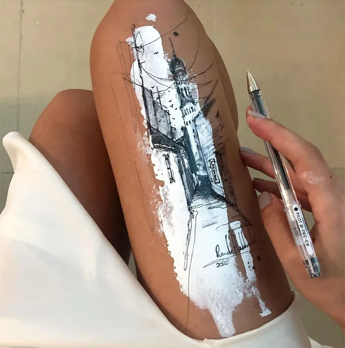Esta artista usa sus propios muslos como un lienzo y crea increíbles dibujos a tinta