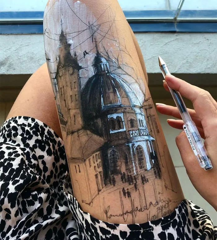 Esta artista usa sus propios muslos como un lienzo y crea increíbles dibujos a tinta