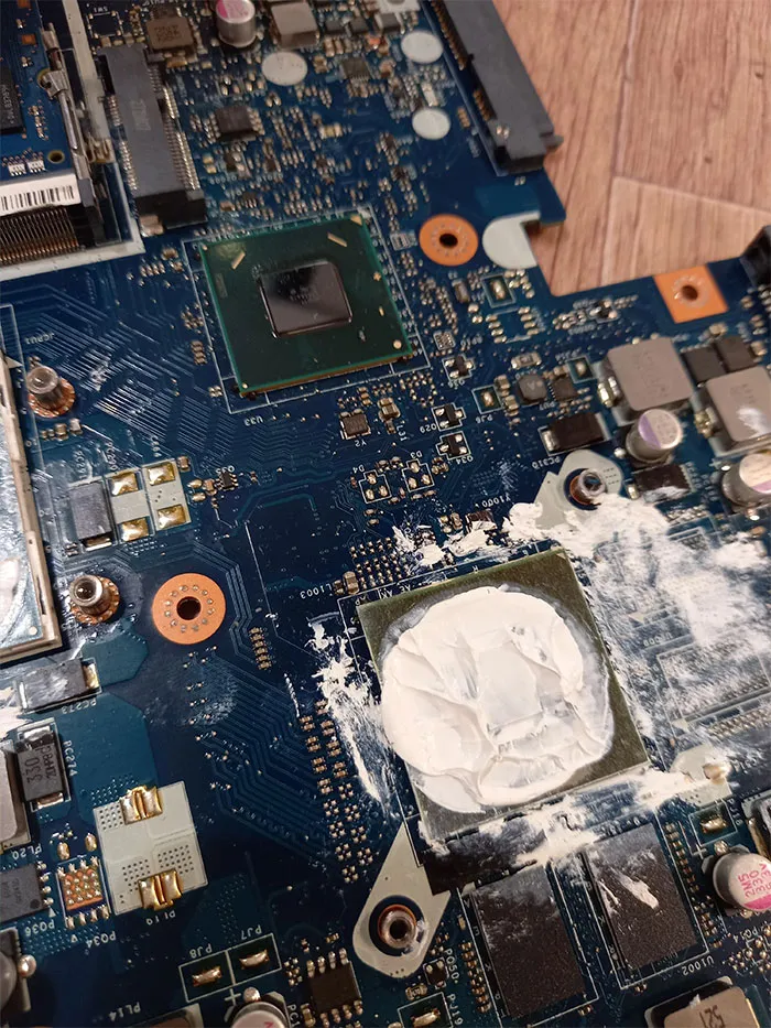 I've Paid For The Whole Tube Of Thermal Paste, I'm Gonna Use The Whole Tube Of Thermal Paste