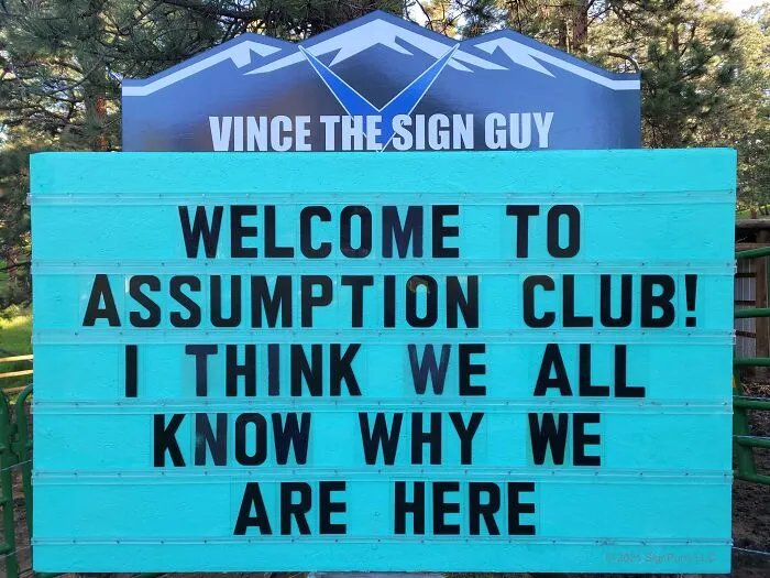 Someone In Colorado Is Putting The Funniest Signs, And The Puns Are Priceless (35 New Pics)