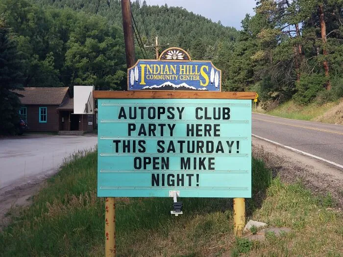 Someone In Colorado Is Putting The Funniest Signs, And The Puns Are Priceless (35 New Pics)