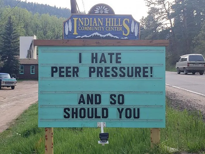 En Colorado ponen estos carteles tan divertidos con juegos de palabras geniales (19 fotos)