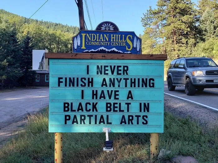 Someone In Colorado Is Putting The Funniest Signs, And The Puns Are Priceless (35 New Pics)