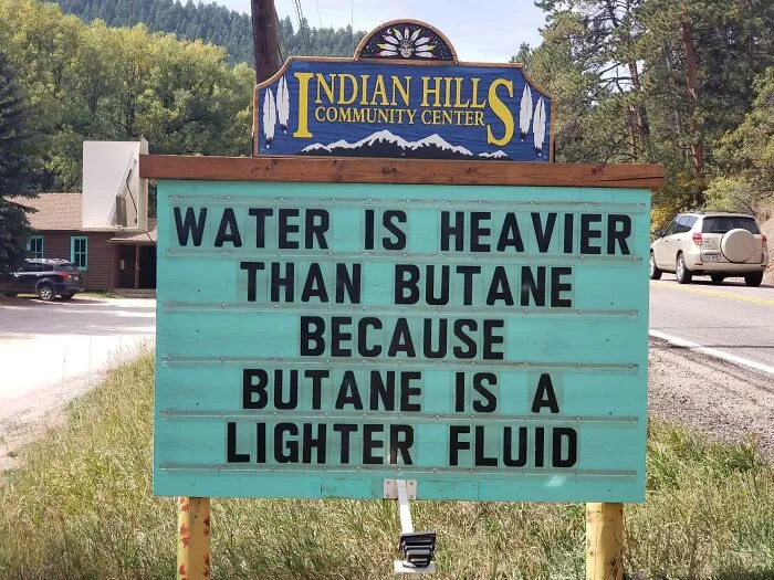 Someone In Colorado Is Putting The Funniest Signs, And The Puns Are Priceless (35 New Pics)