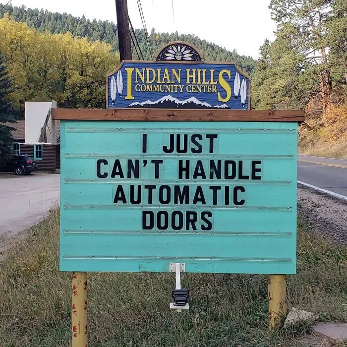 En Colorado ponen estos carteles tan divertidos con juegos de palabras geniales (19 fotos)