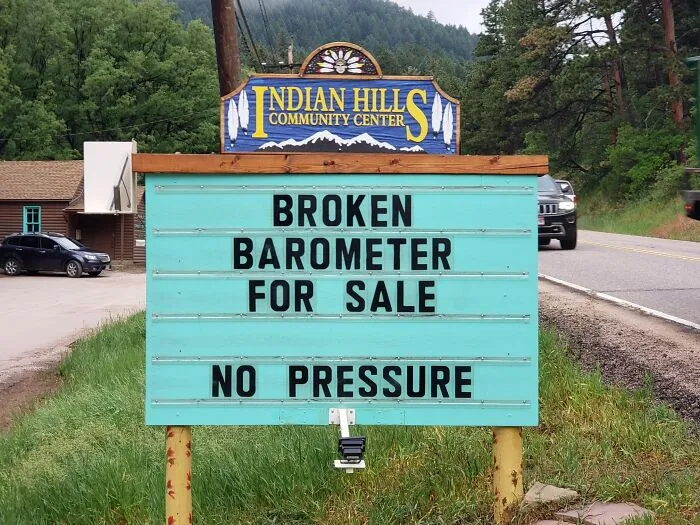 En Colorado ponen estos carteles tan divertidos con juegos de palabras geniales (19 fotos)