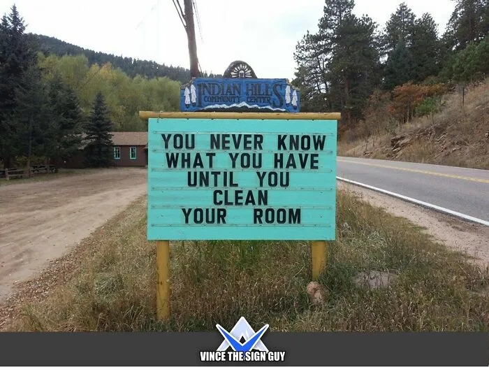 Someone In Colorado Is Putting The Funniest Signs, And The Puns Are Priceless (35 New Pics)