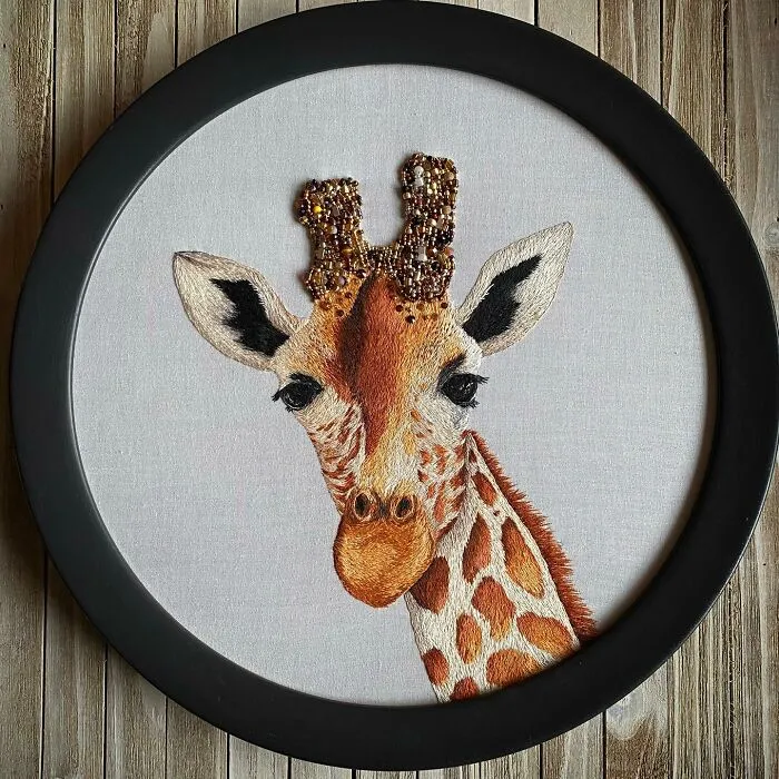 I Spent Hundreds Of Hours Embroidering Realistic Animals With Elements Of Bling (14 New Pics)
