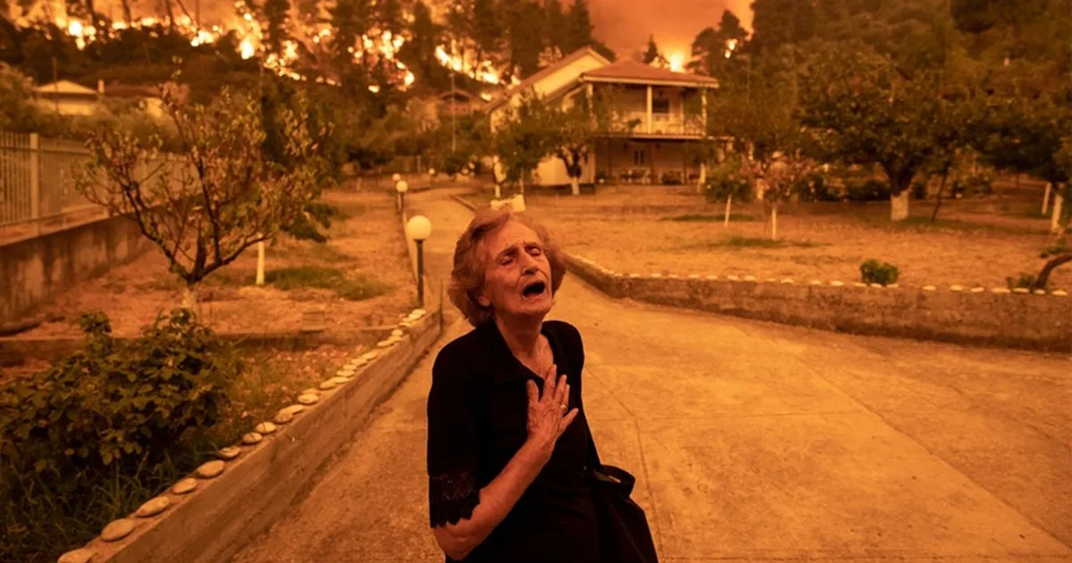 13 Momentos sin precedentes de los terribles incendios en la isla de Evia, Grecia