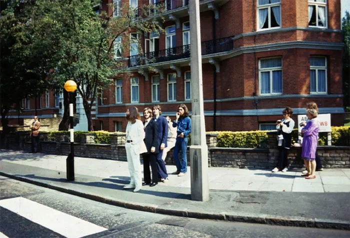 Los Beatles se alinean para la foto de la portada del álbum Abbey Road