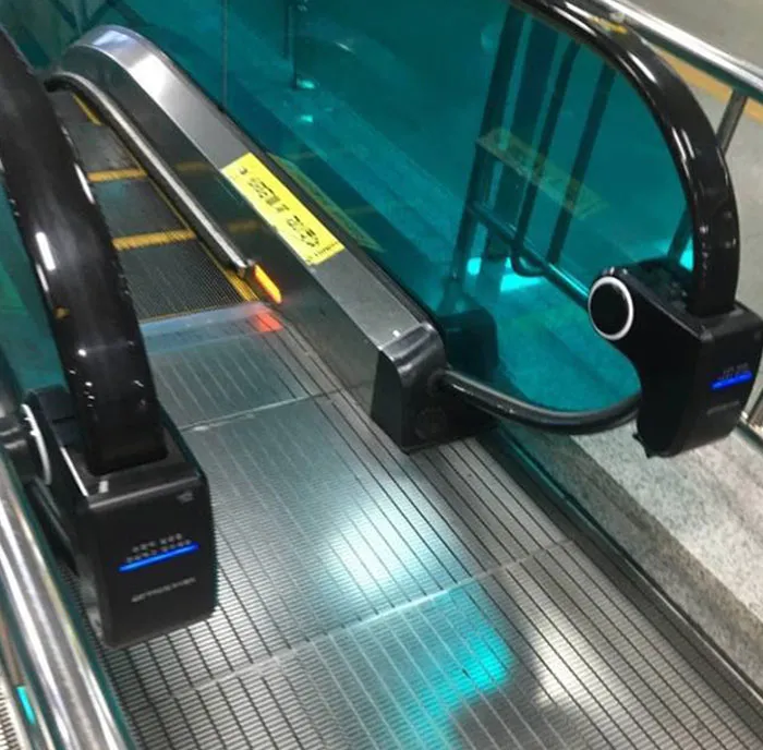 Desinfección de escaleras mecánicas en Corea del Sur