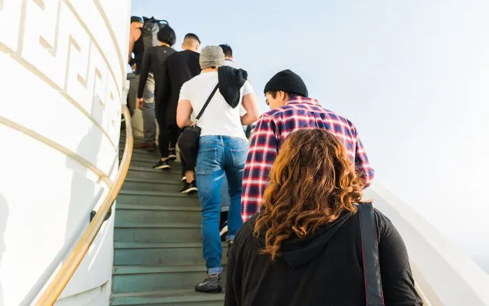 30 Awkward Situations That Are Embarrassing For No Real Reason