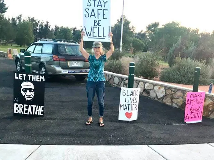 Mi madre ha estado protestando casi todos los días durante meses en su pueblo rural de Colorado. Orgulloso de ella