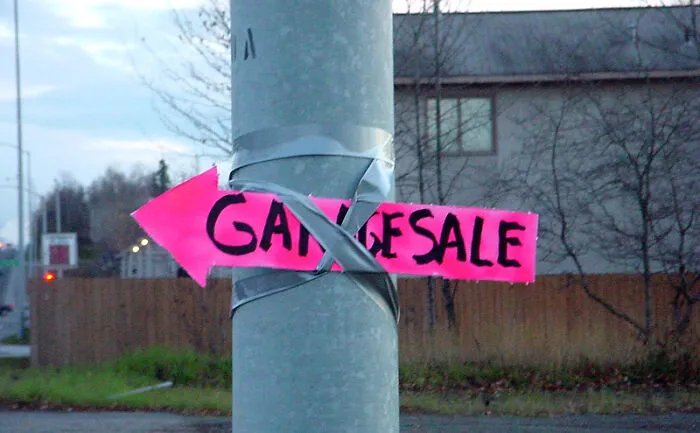 a pink arrow with inscription taped on the pole