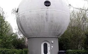 This IG Page Documents Ugly Houses Seen In The Netherlands, And They're So Bad, It's Hilarious (30 Pics)