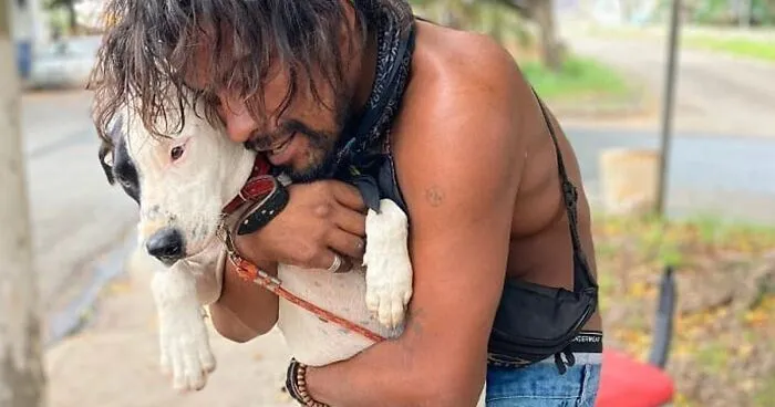 30 Photos That Document The Lives Of Homeless People And Their Dogs In Brazil Shared On This IG Page