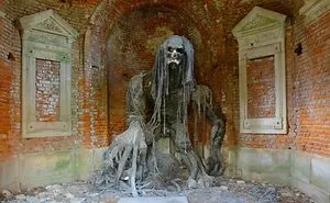 This Online Group Posts Pics Of Massive Things That Are A Big 'Nope' For People With Megalophobia