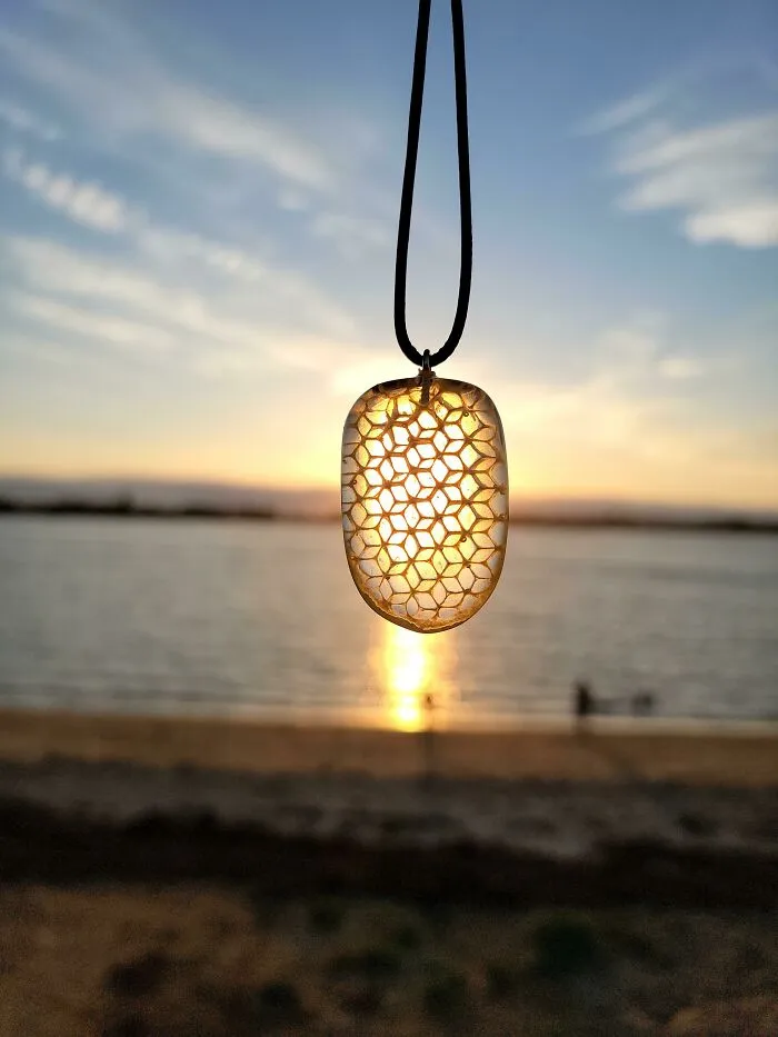 I'm A Beekeeper And I Preserve Natural Pieces Of Honeycomb I Find Inside Hives With Resin Into Pendants And Art
