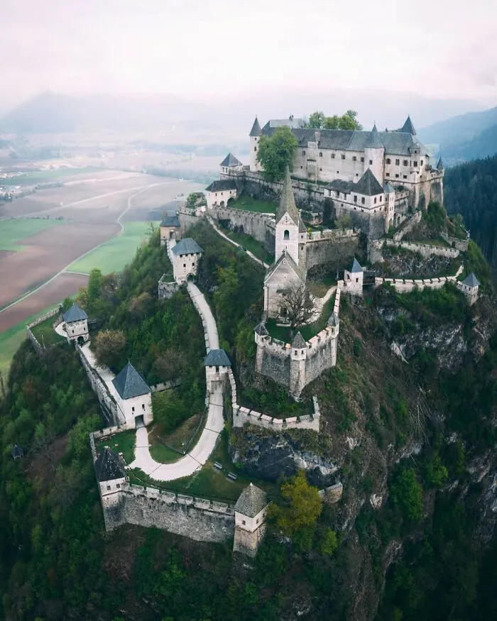 Burg Hochosterwitz, A Castle Built On A Limestone Rock Which Was First Mentioned In A Text In 860 And Continuously Fortified Until The 16th Century. Still Owned By The Noble Khevenhüller Family After The Acquisition In 1571. Carinthia, Austria