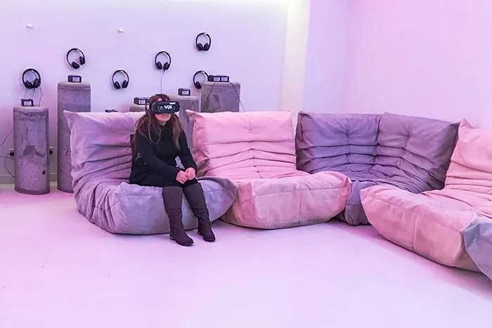 "White Mirror": 20 personas de este grupo online crean historias para "Black Mirror" que no son terroríficas ni deprimentes