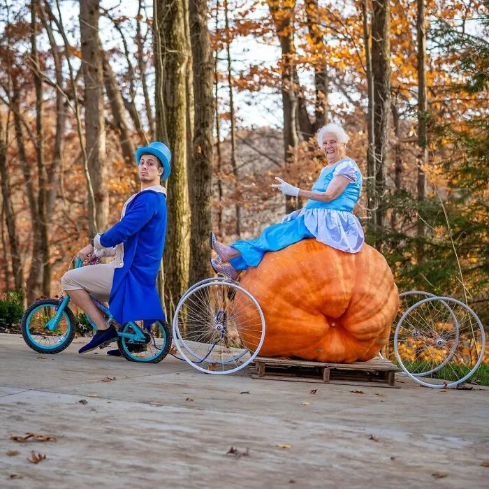 Esta abuela de 95 años y su nieto muestran con sus hilarantes disfraces que no existe un límite de edad para divertirse (22 fotos nuevas)