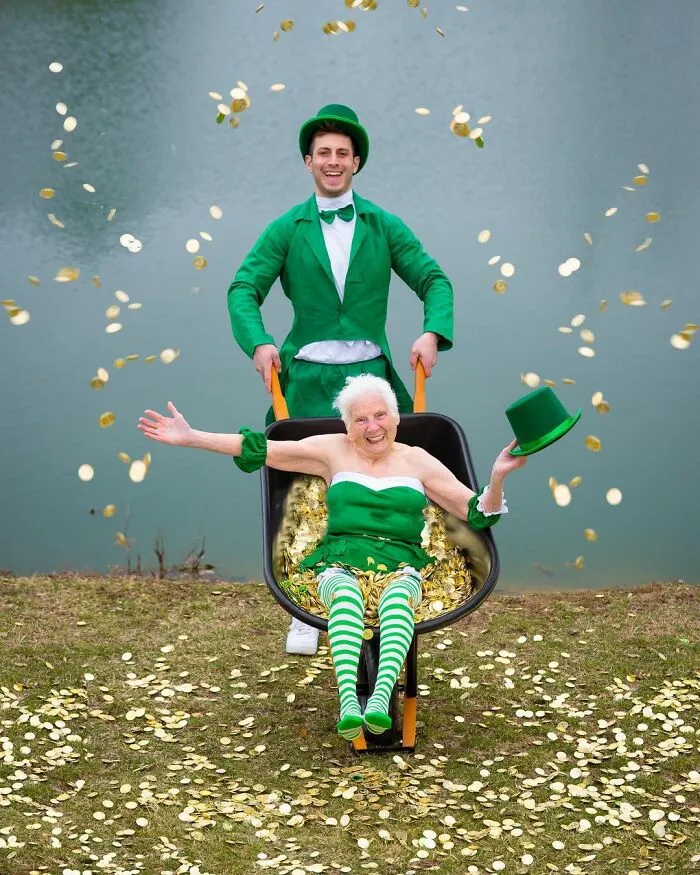 Esta abuela de 95 años y su nieto muestran con sus hilarantes disfraces que no existe un límite de edad para divertirse (22 fotos nuevas)