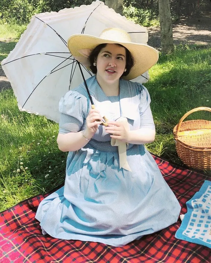 Engaged Young Couple Lives Like It's The 1930s With Vintage Clothes, Home, Tools, And A Car (30 Pics)