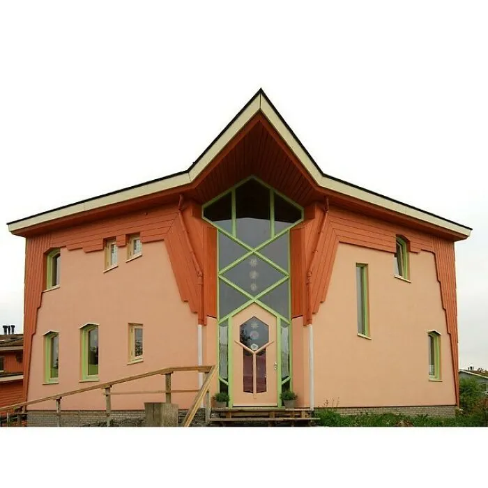 Yes, This Is A House. Yes, People Actually Live Here And Yes, The Windows Weren't Even Placed Symmetrically