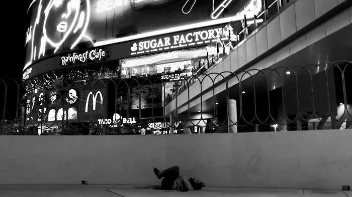 While I Was On My Honeymoon, I Captured The Darker Side Of The Glamorous Las Vegas (23 Pics)