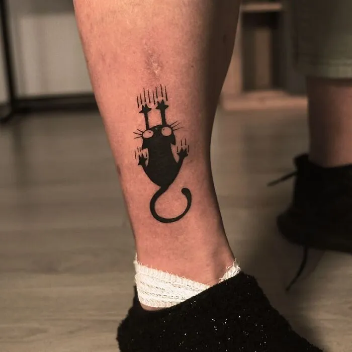 Sometimes It Is Enough To Cleverly Integrate A Scar Instead Of Covering It