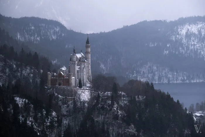 El castillo de Neuschwanstein desde un ángulo menos conocido. Requirió un viaje en teleférico