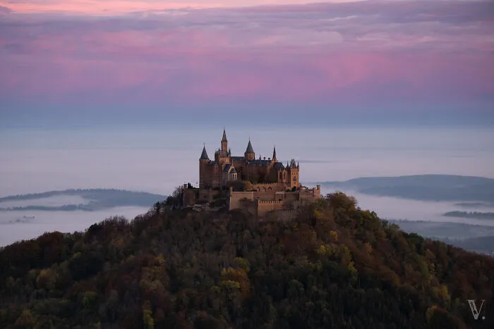 El castillo de Hohenzollern en una mañana de otoño. ¿Cómo puede ser esto real?