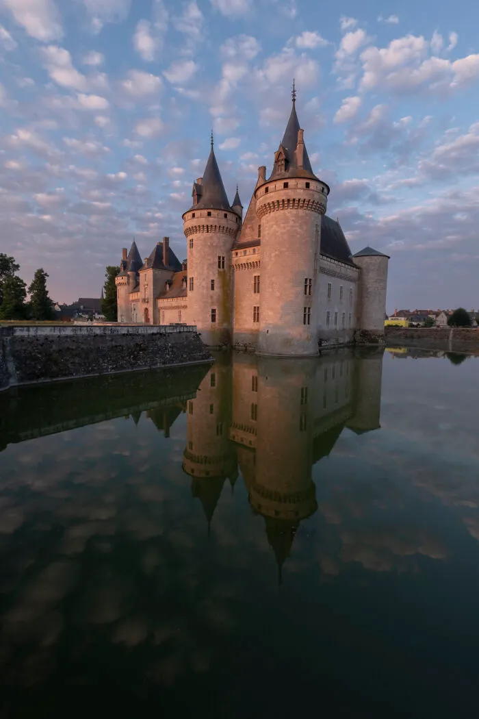 Hay muchos castillos que visitar en el Valle del Loira (Francia). Yo elegí el castillo de Sully