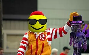 Hey Pandas, Photoshop This Photo Of Ronald Mcdonald (Closed)