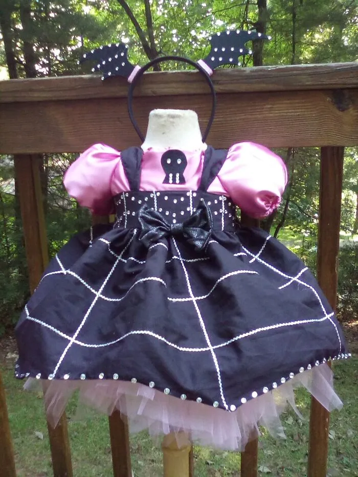 Hey Early Halloween Pandas, What Are You Going To Be For Halloween? (Closed)