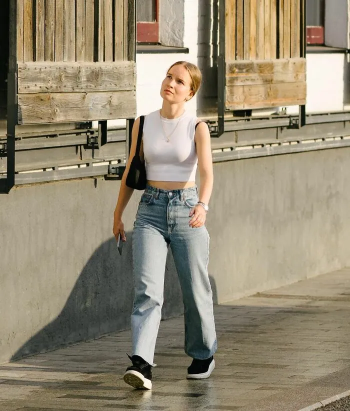 Russian Photographer Captures The Urban Street Style Of Moscow City (30 Pics)