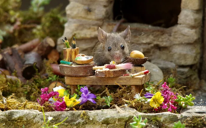 This Little Mouse Has A Real Talent For Painting And Often Paints Pictures Of The Funny Hoomin With The Camera