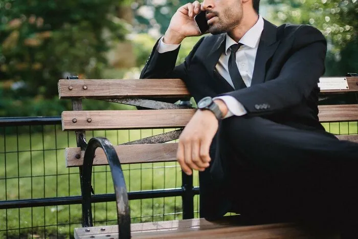 20 Detalles sutiles sobre las personas adineradas que dicen a gritos lo ricas que son